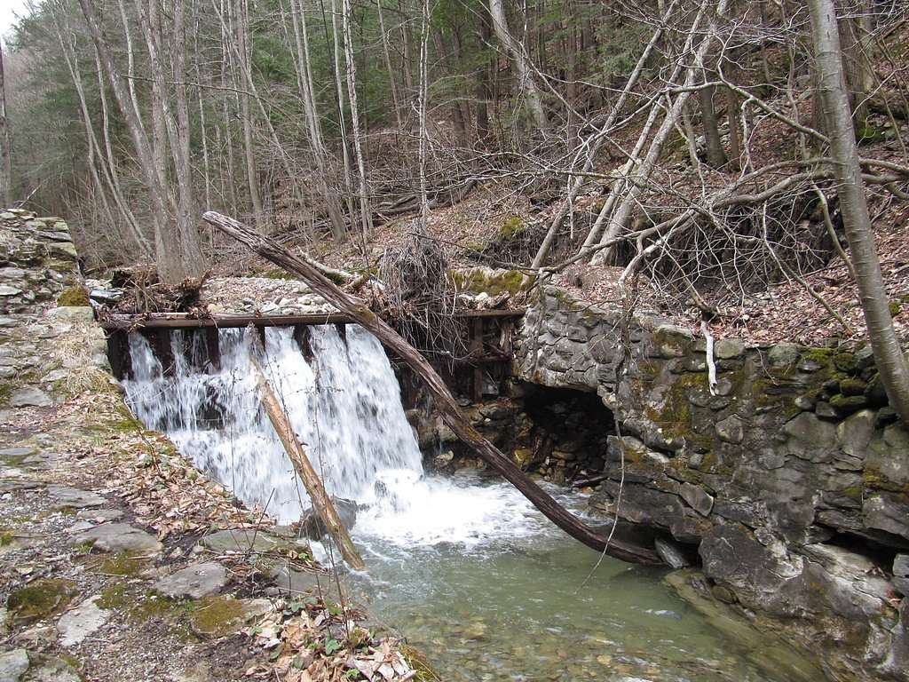 Twin Cascade waterfall