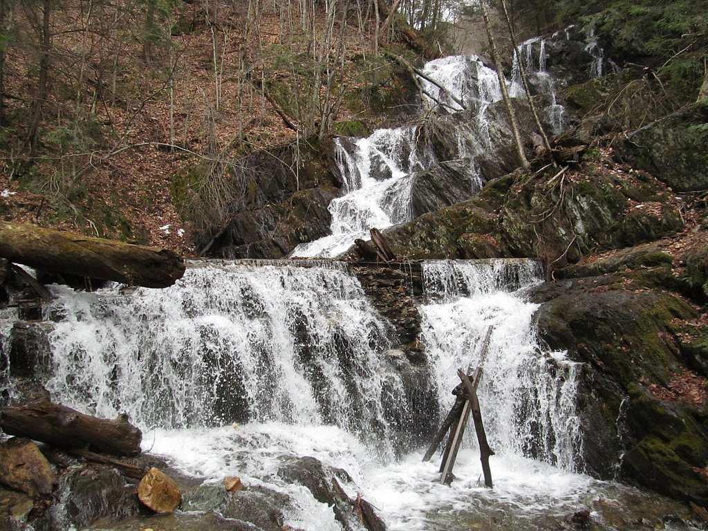 Twin Cascade waterfall