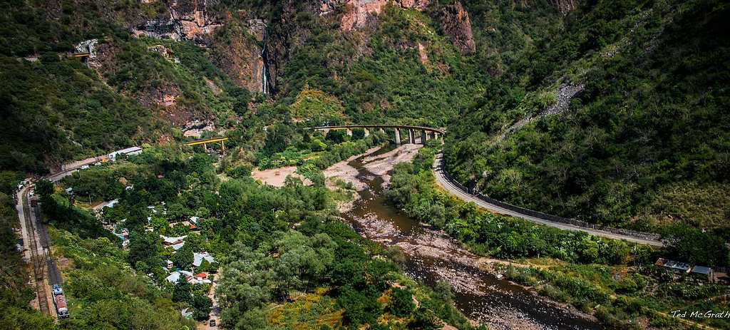 Tunnel Falls waterfall