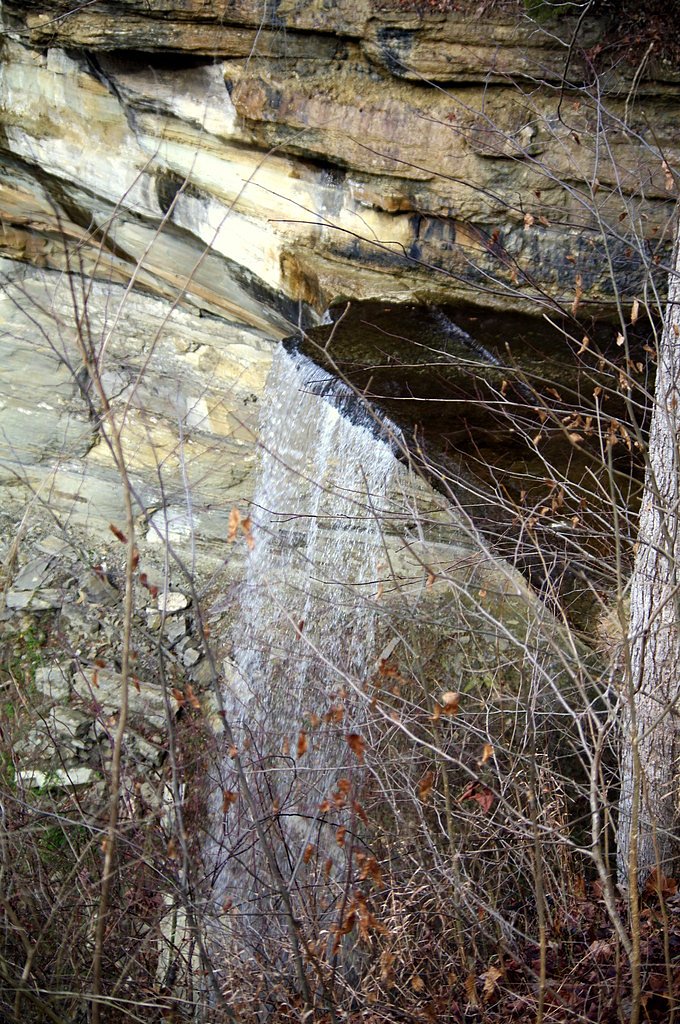 Tunnel Falls waterfall