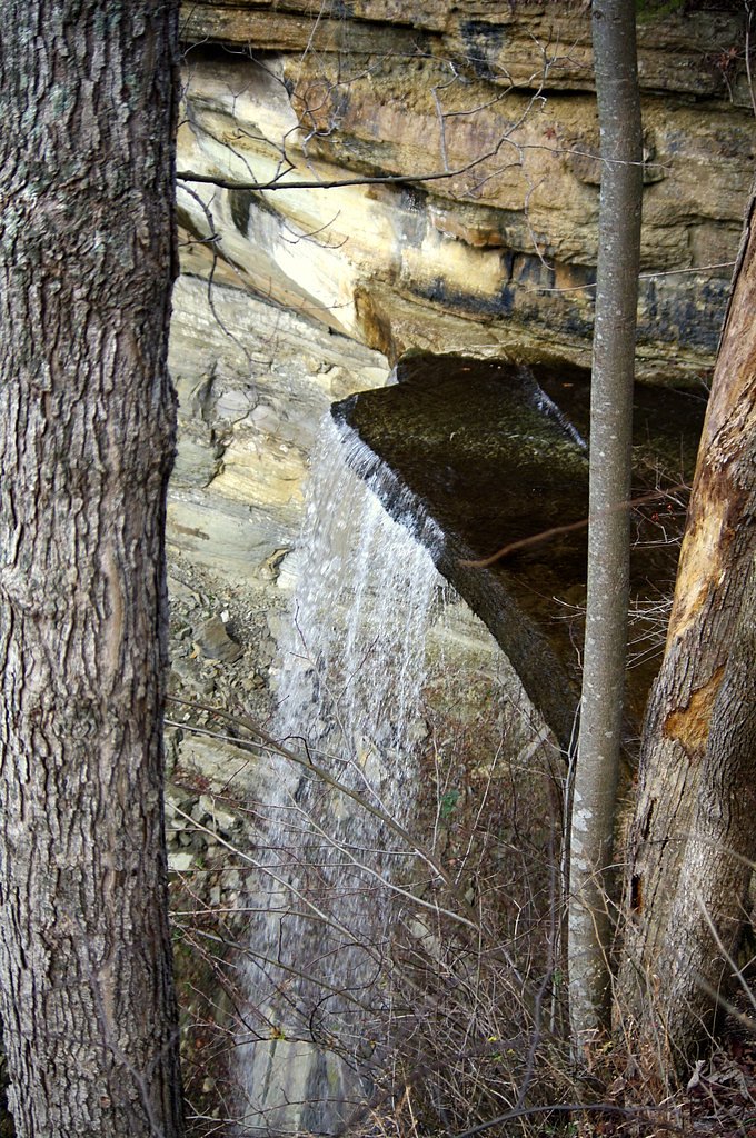 Tunnel Falls waterfall