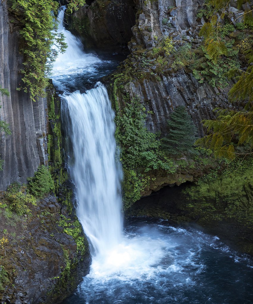 Toketee Falls waterfall