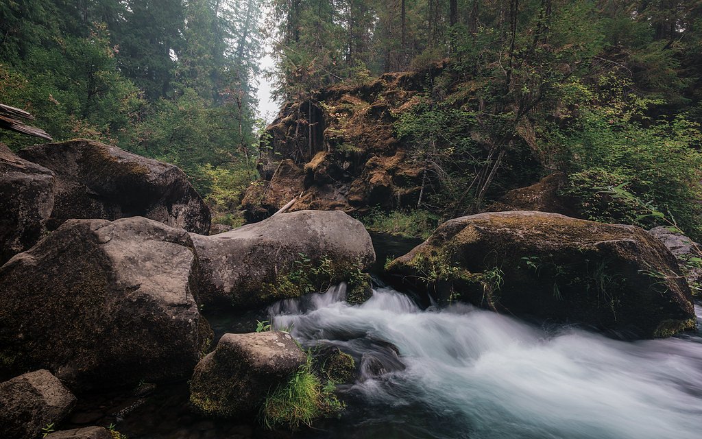 Toketee Falls waterfall