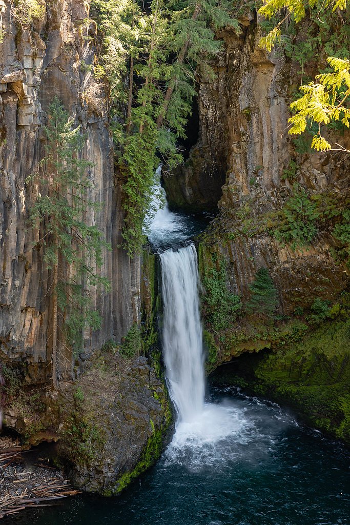 Toketee Falls waterfall