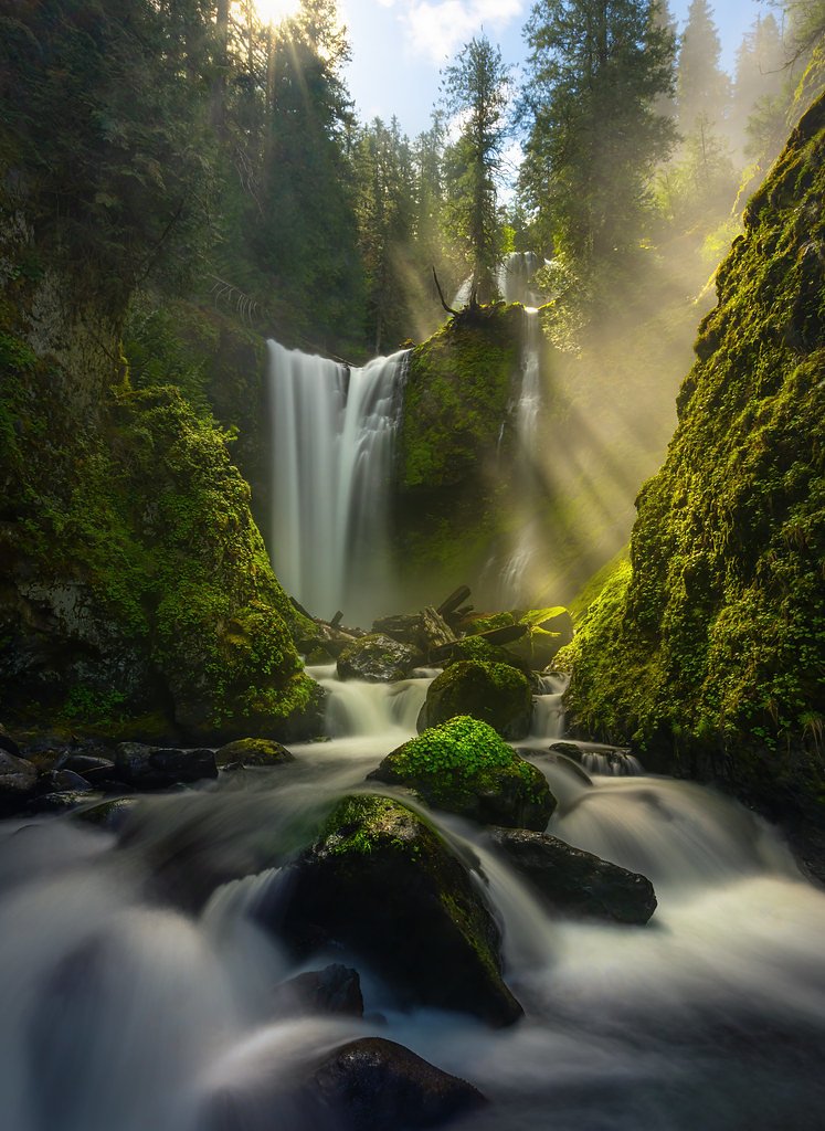 Spray Falls waterfall