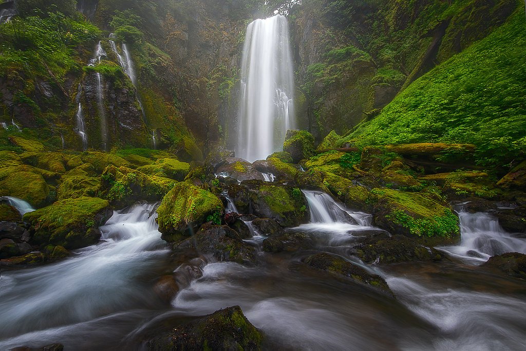 Spray Falls waterfall