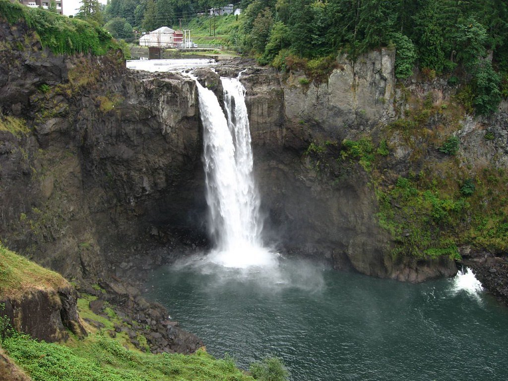 Spray Falls waterfall