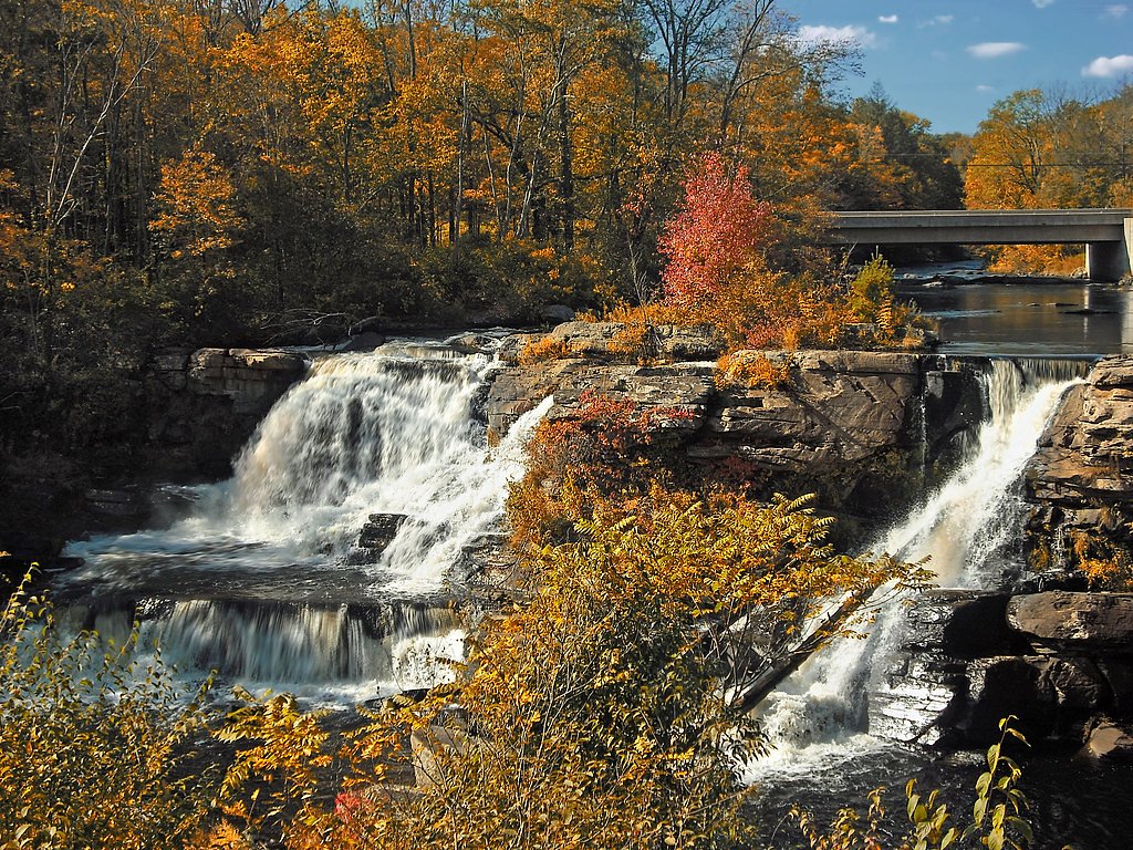 Snow Hill Falls waterfall