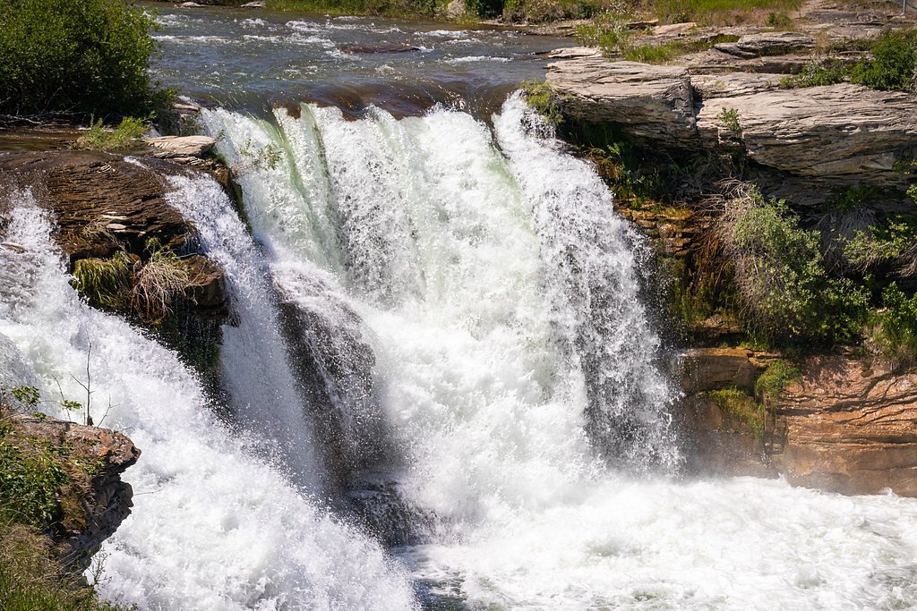 Lundbreck Falls waterfall