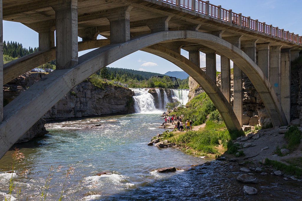 Lundbreck Falls waterfall