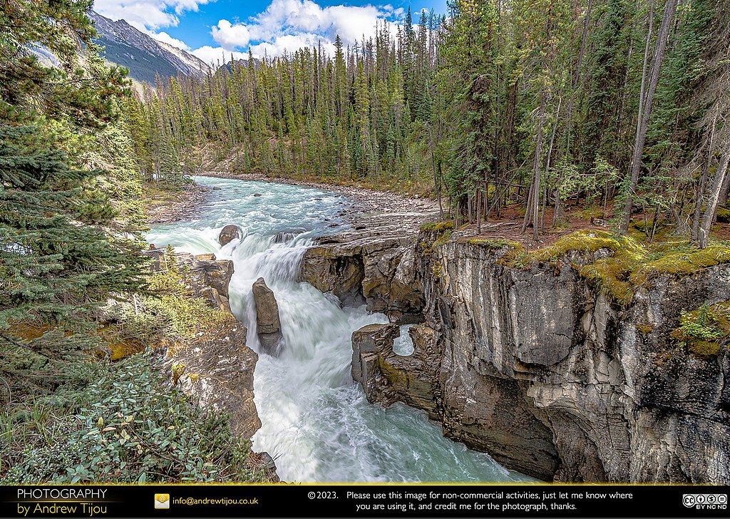 Sunwapta Falls waterfall