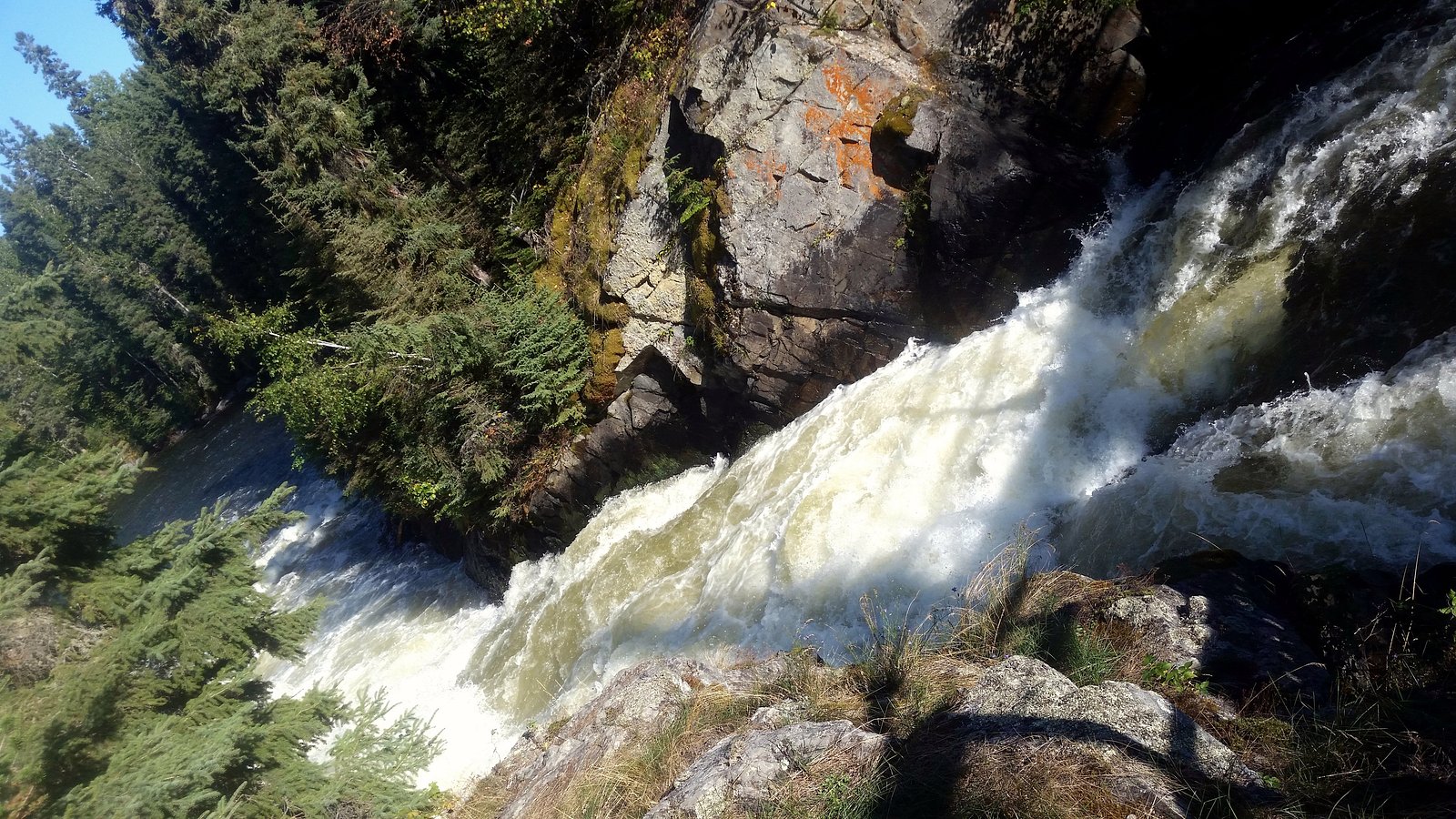 Wekusko Falls waterfall