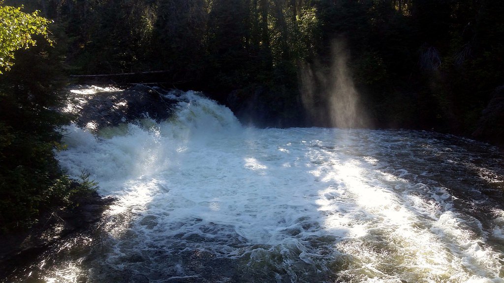 Wekusko Falls waterfall