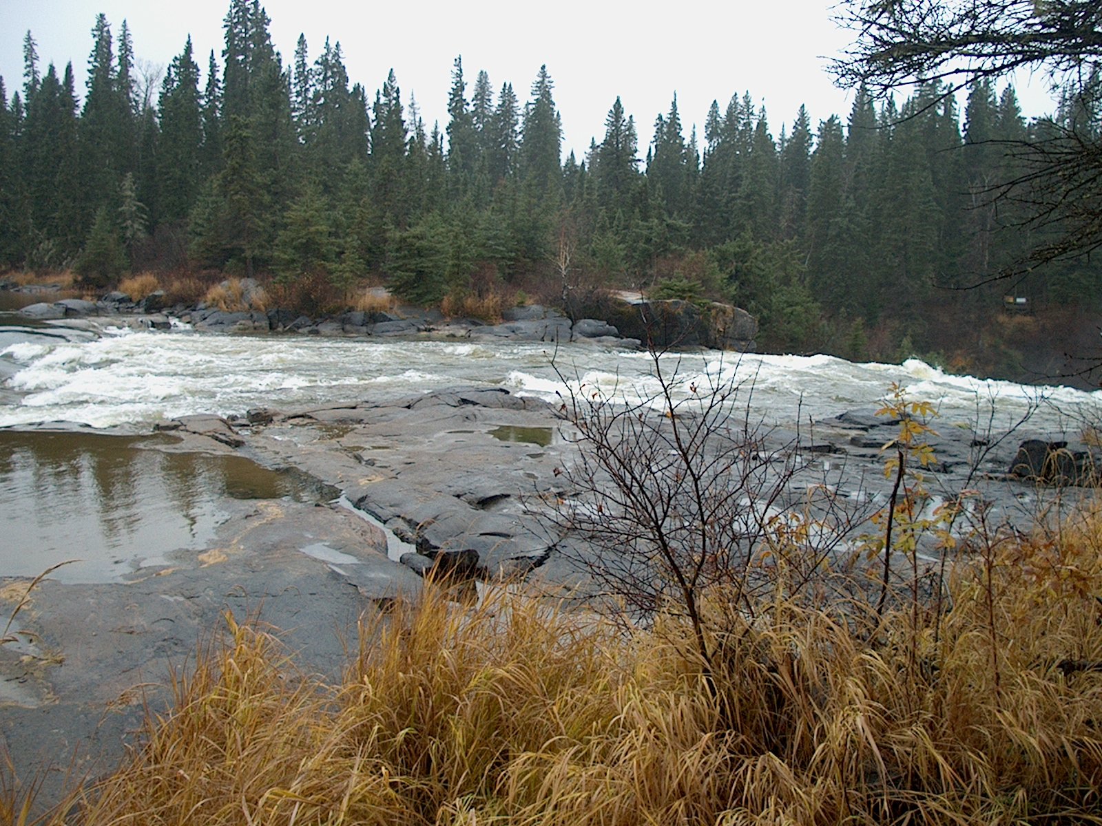Pisew Falls waterfall