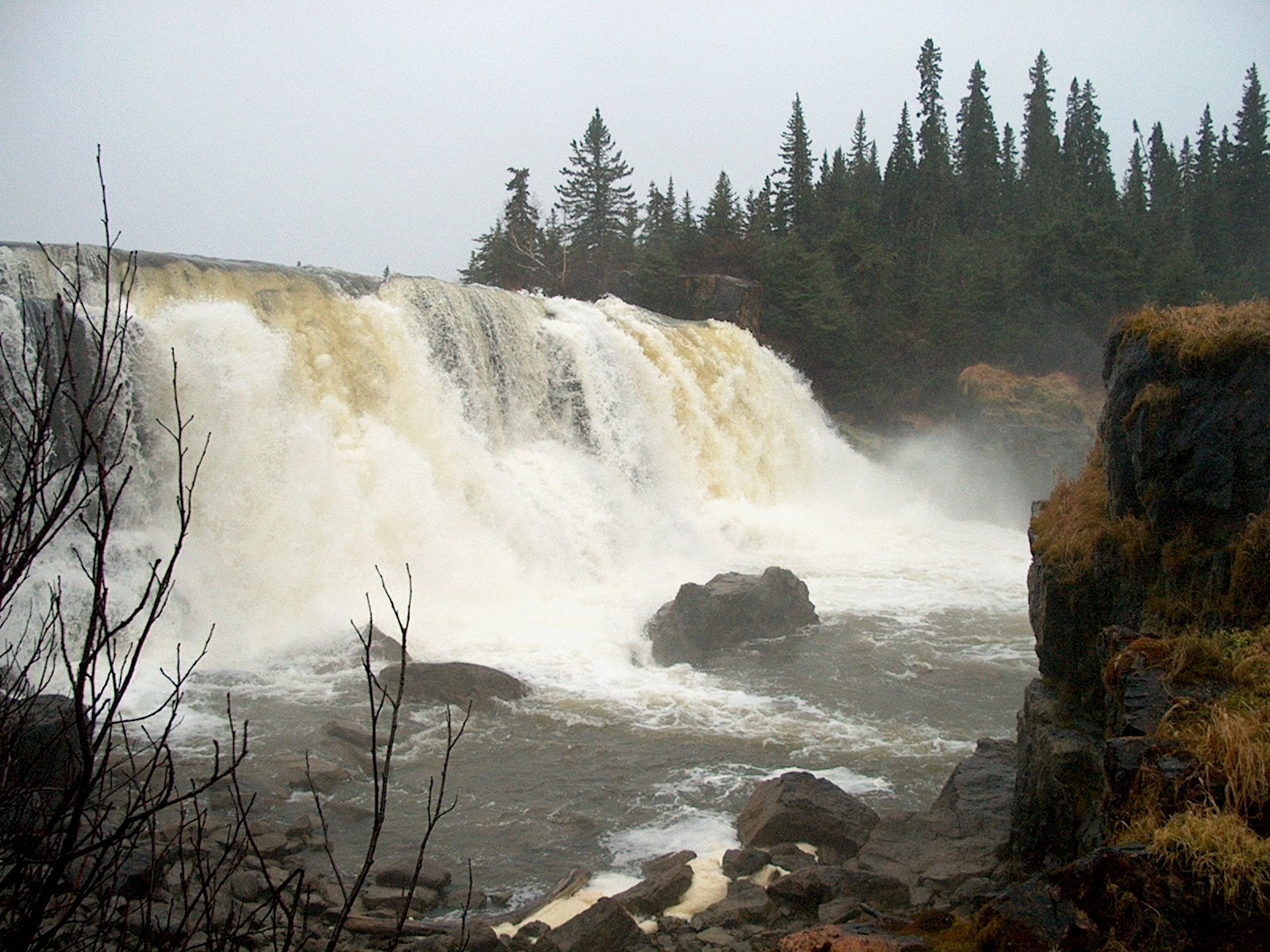 Pisew Falls waterfall