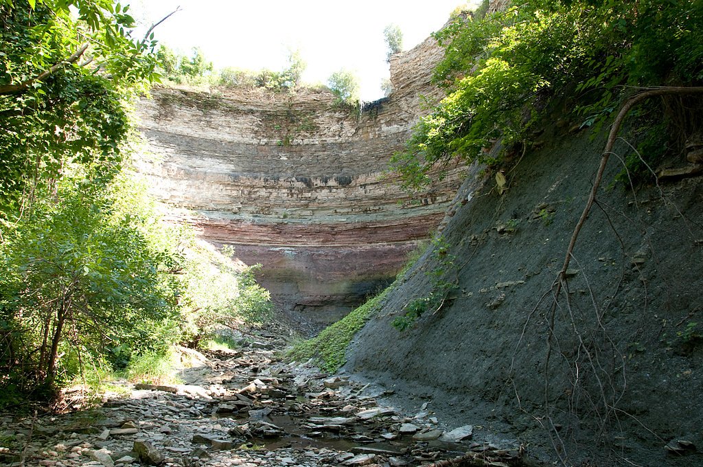 Devil's Punchbowl Falls waterfall