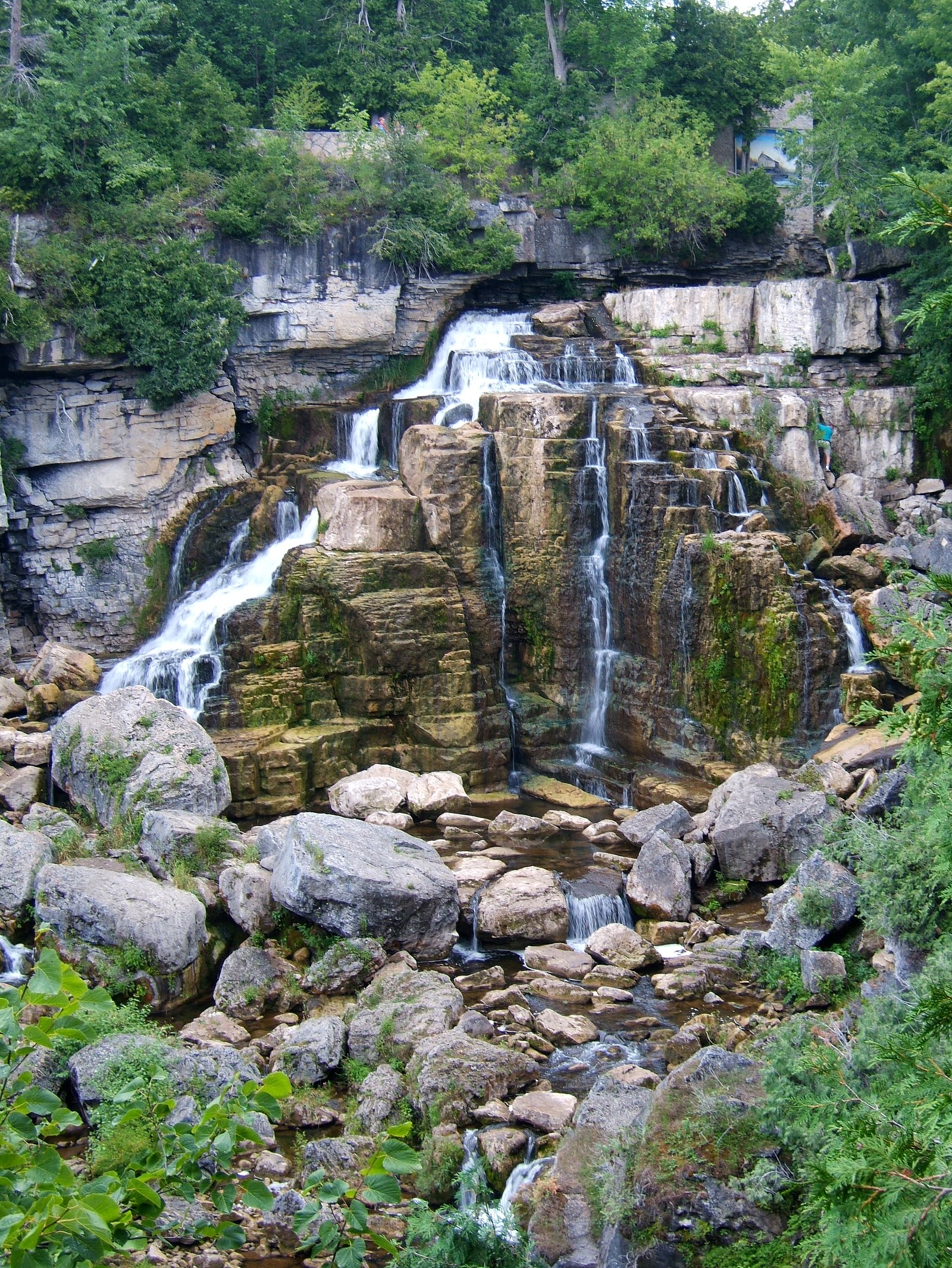 Inglis Falls waterfall