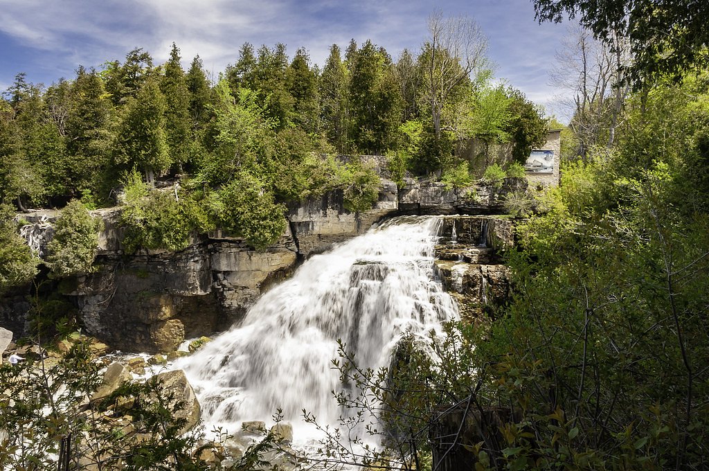 Inglis Falls waterfall