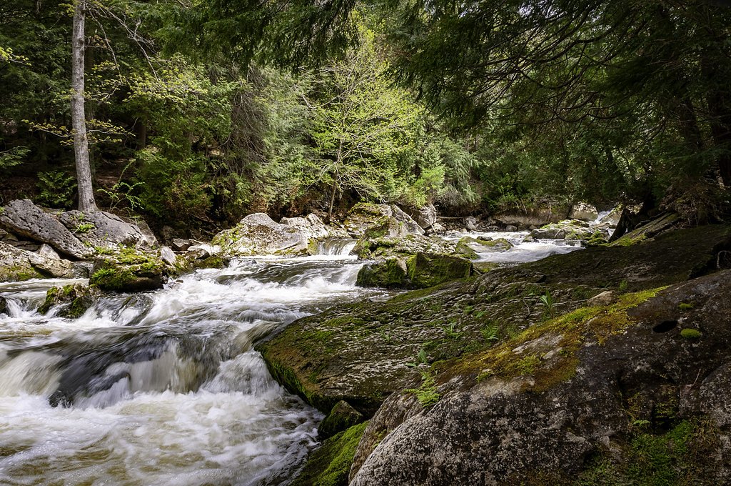 Inglis Falls waterfall