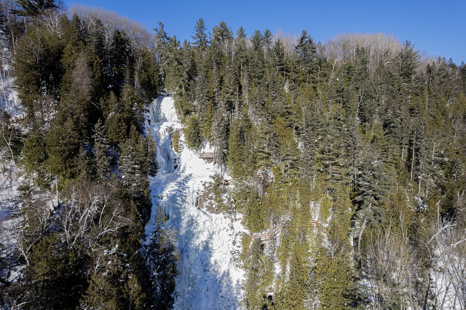 Chutes Jean Larose waterfall