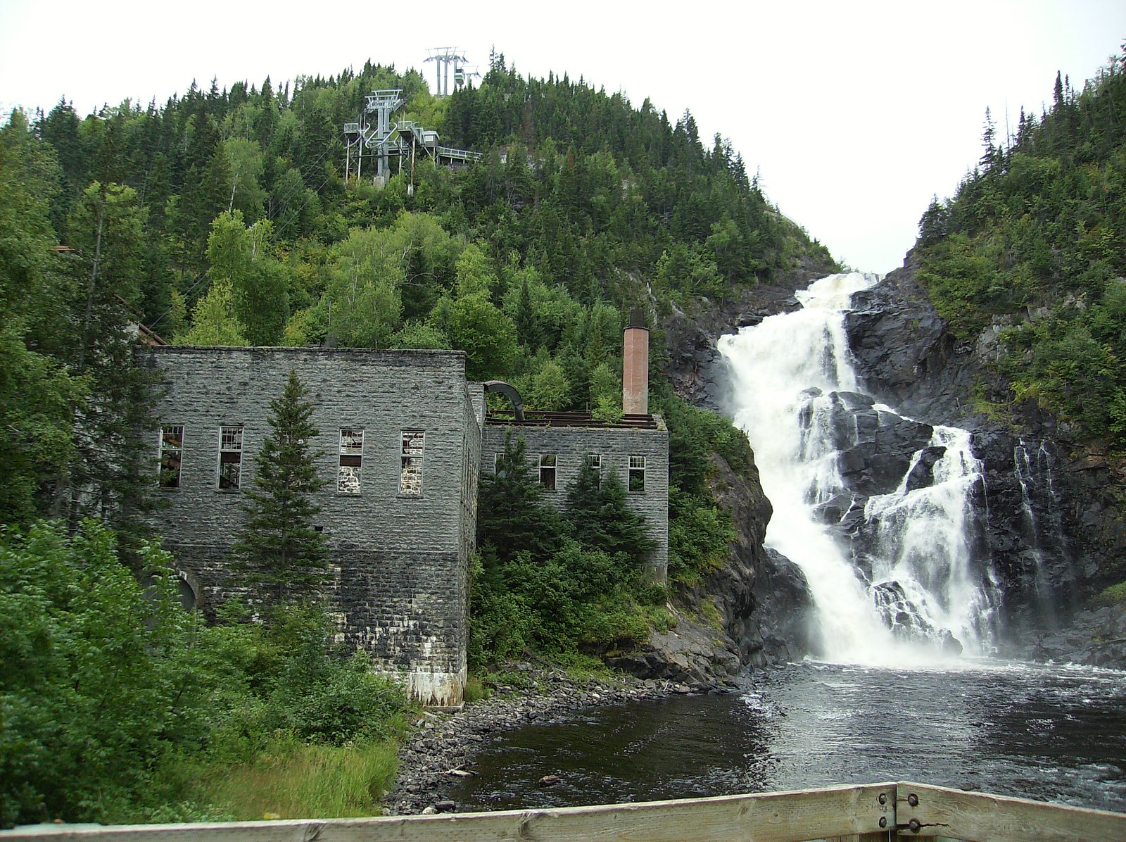 Ouiatchouan-Bas waterfall