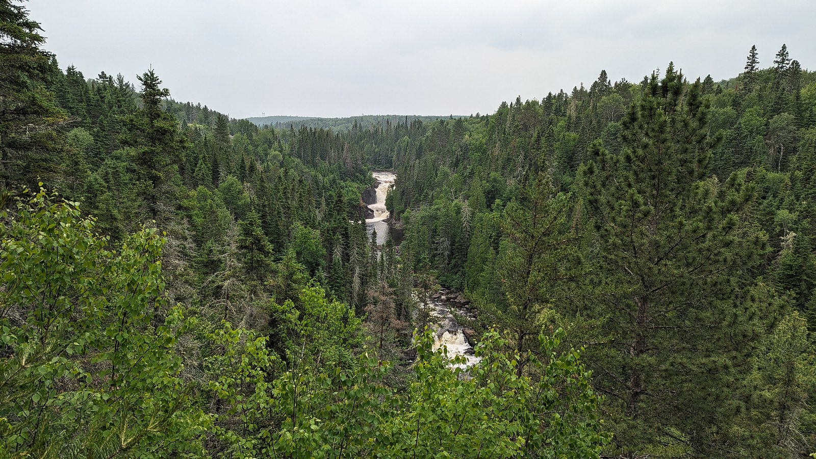 Ouiatchouan-Bas waterfall