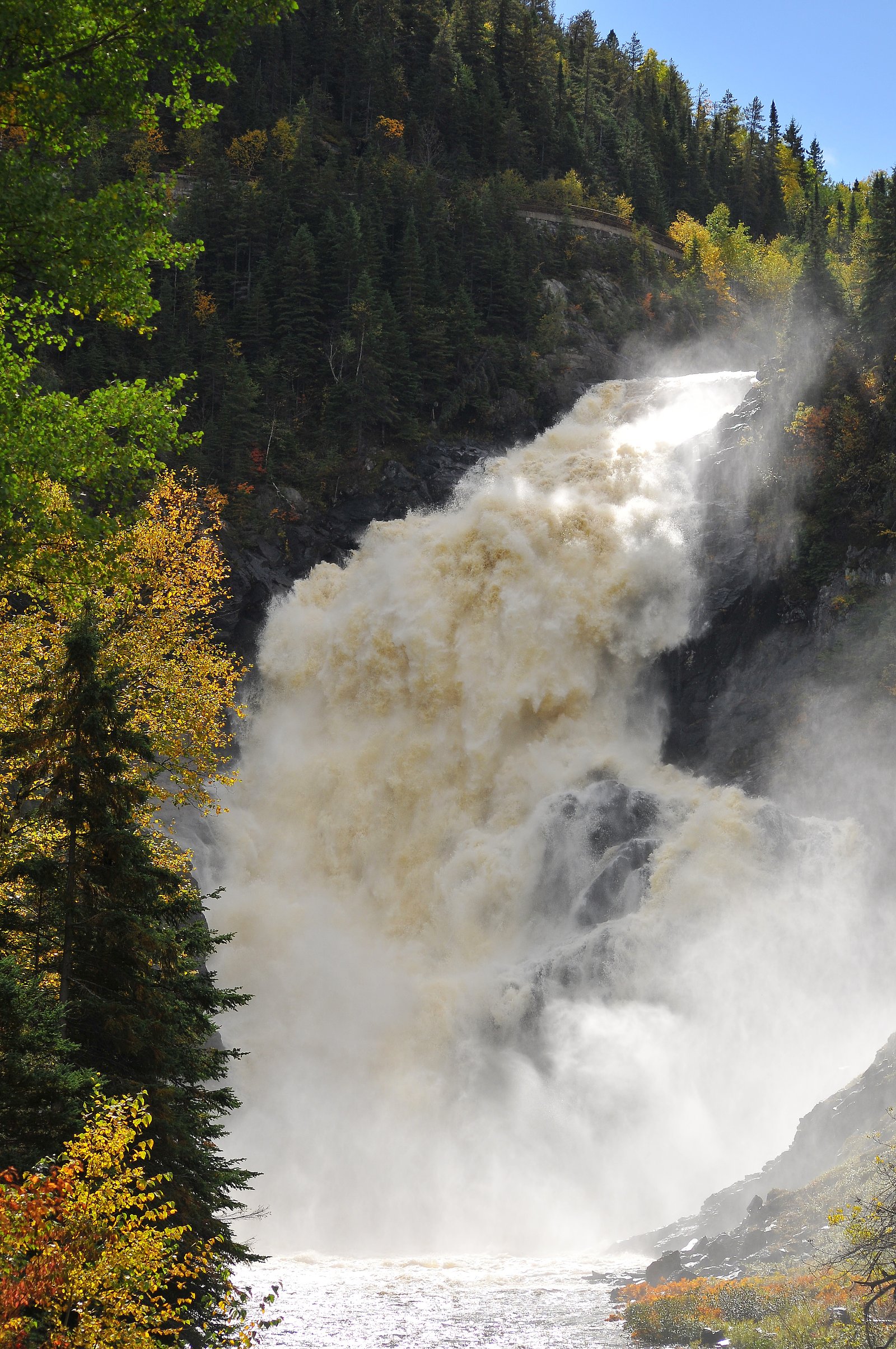 Chute Ouiatchouan waterfall