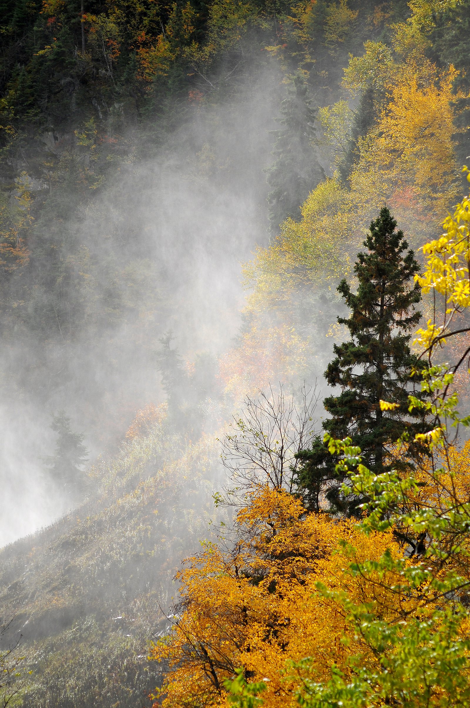 Chute Ouiatchouan waterfall