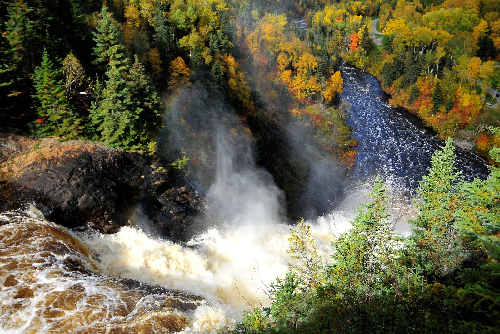 Chute Ouiatchouan waterfall