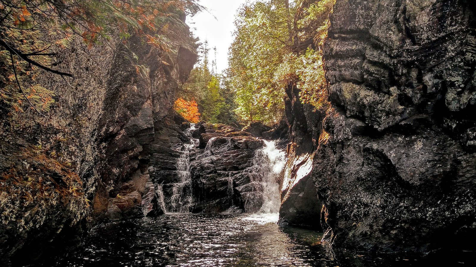 Chute de la Grotte-des-Fées waterfall