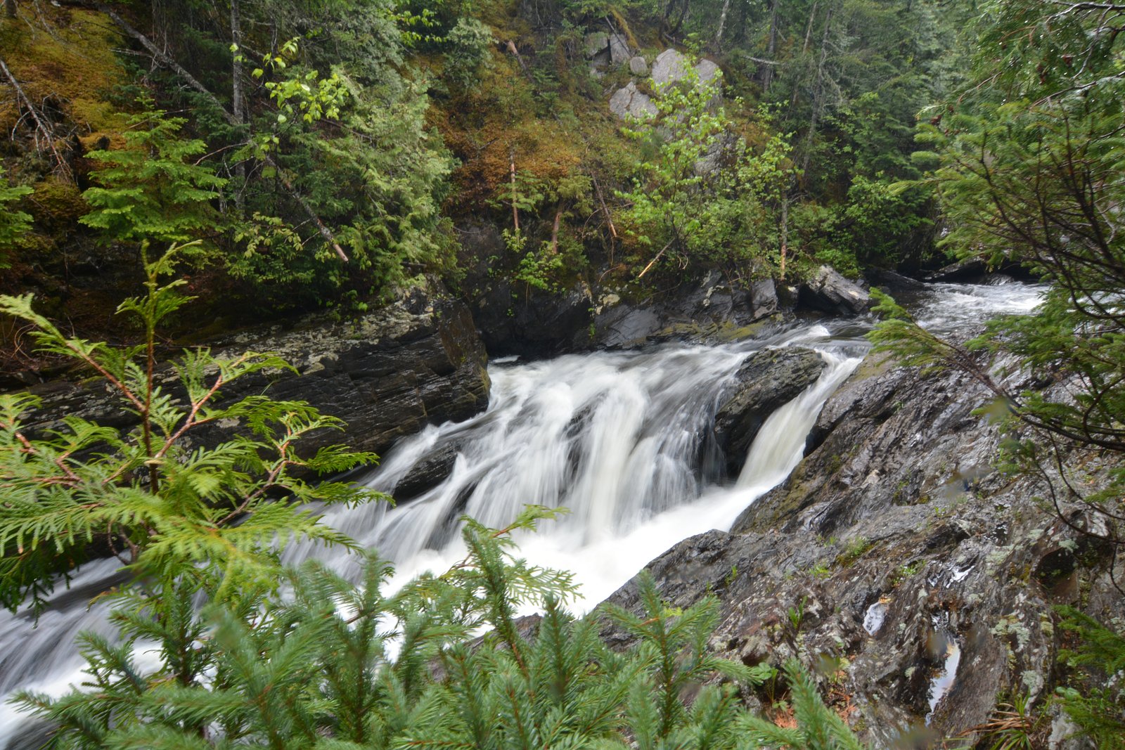 Chute de la Grotte-des-Fées waterfall