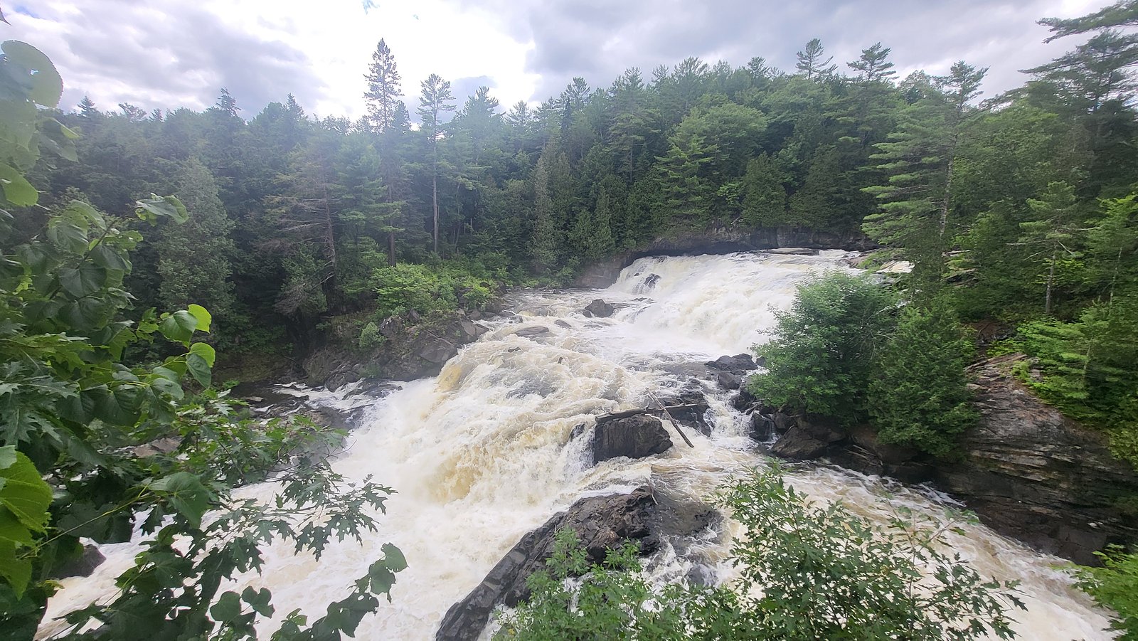 Chutes du Moulin waterfall
