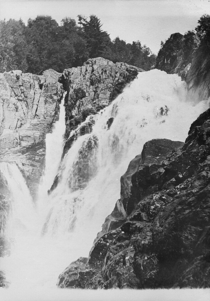 Cascades Sainte-Anne waterfall