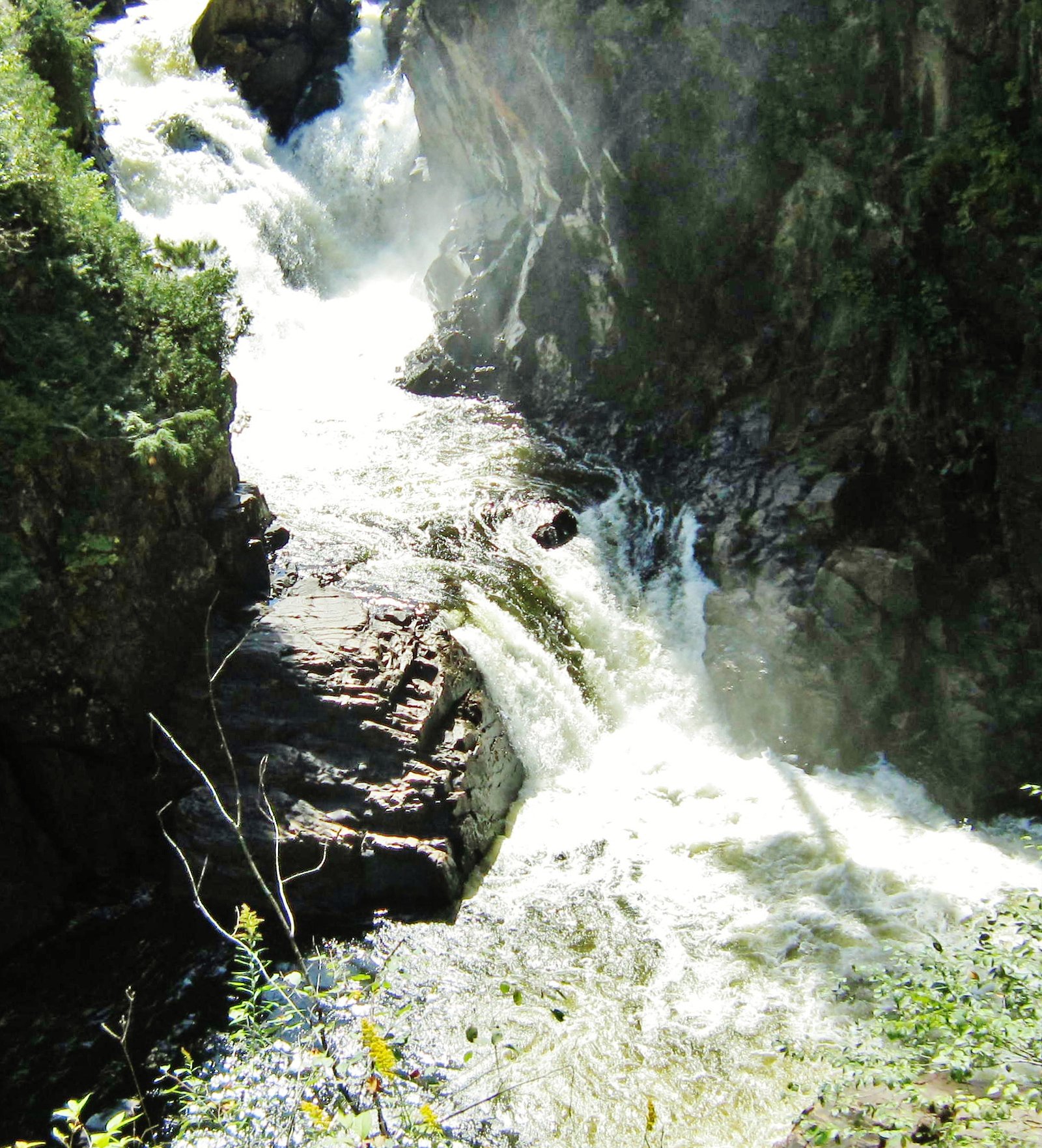 Chutes Dorwin waterfall