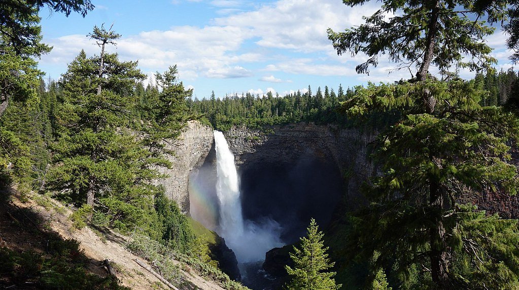 Rainbow Falls waterfall