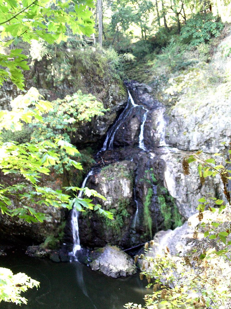 Sitting Lady Falls waterfall