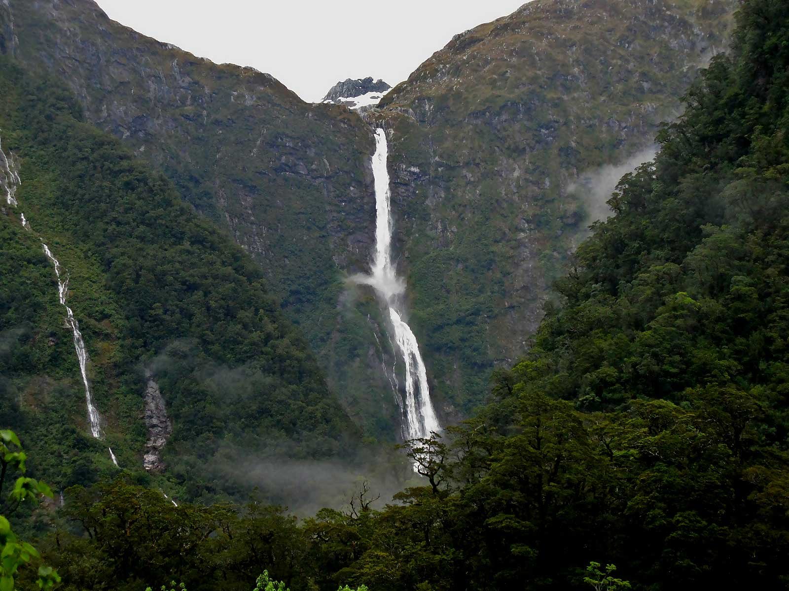Sutherland Falls waterfall