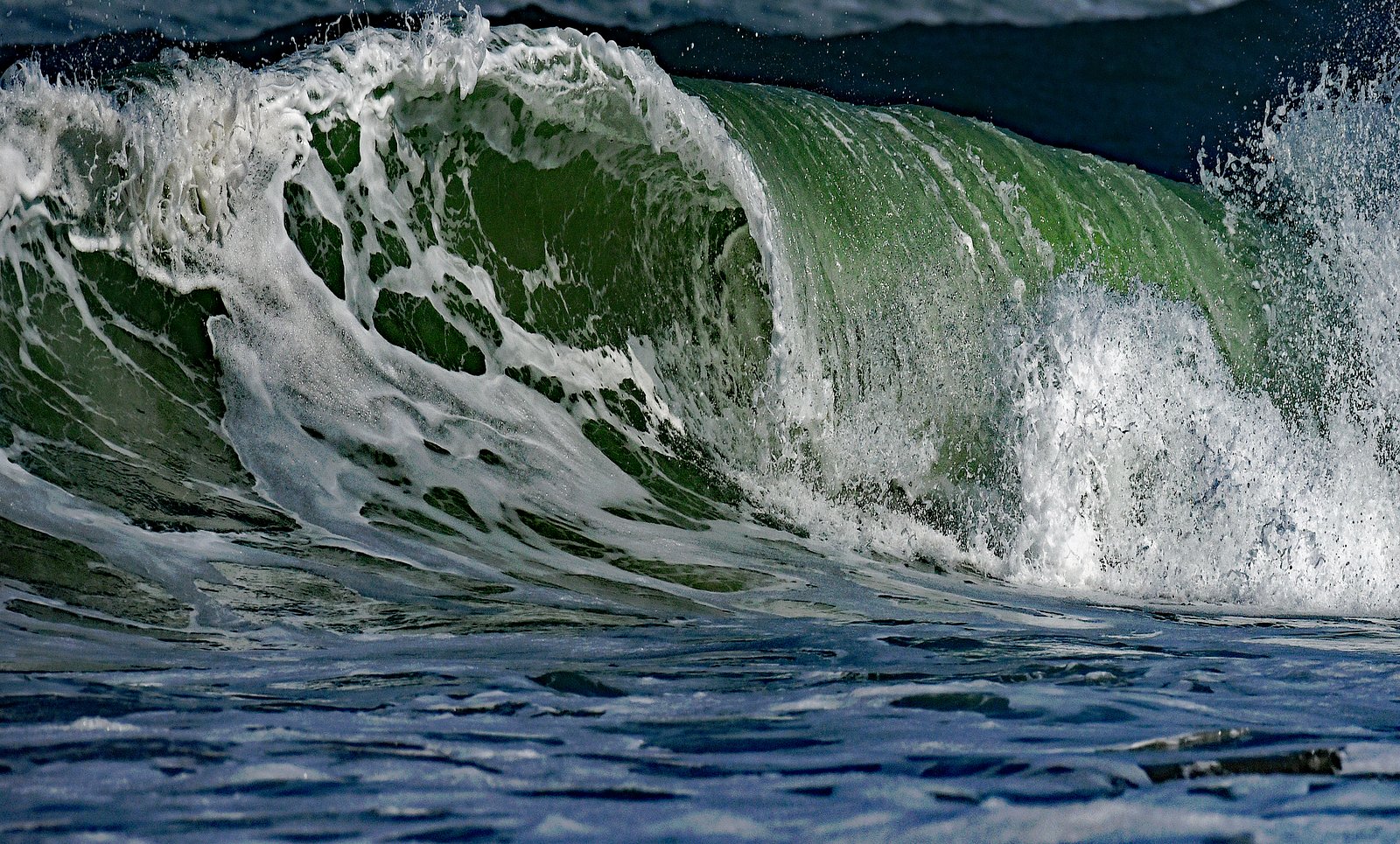 Waves waterfall