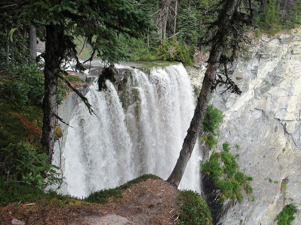 Hunlen Falls waterfall