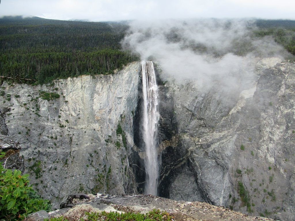 Hunlen Falls waterfall