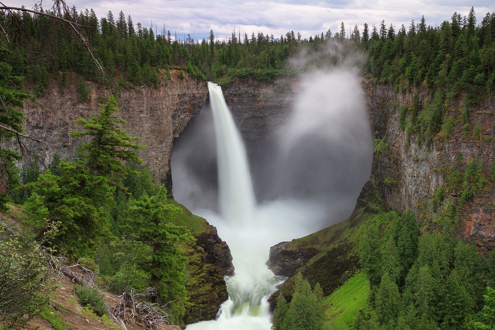 Cougar Falls waterfall