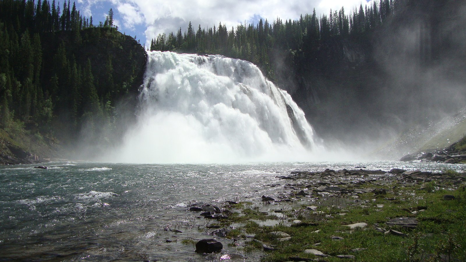 Kinuseo Falls, Monkman Park