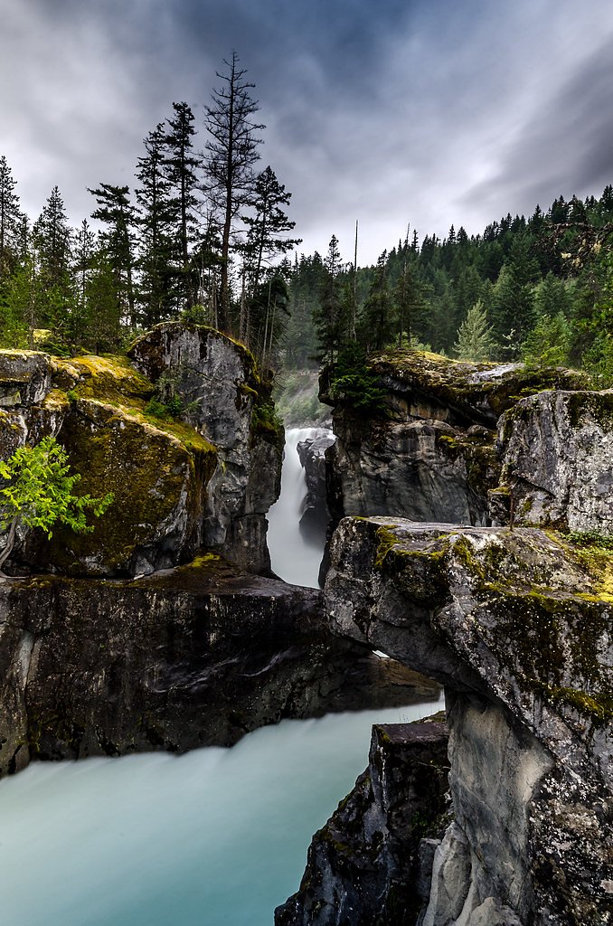 Cliff Lake Falls waterfall