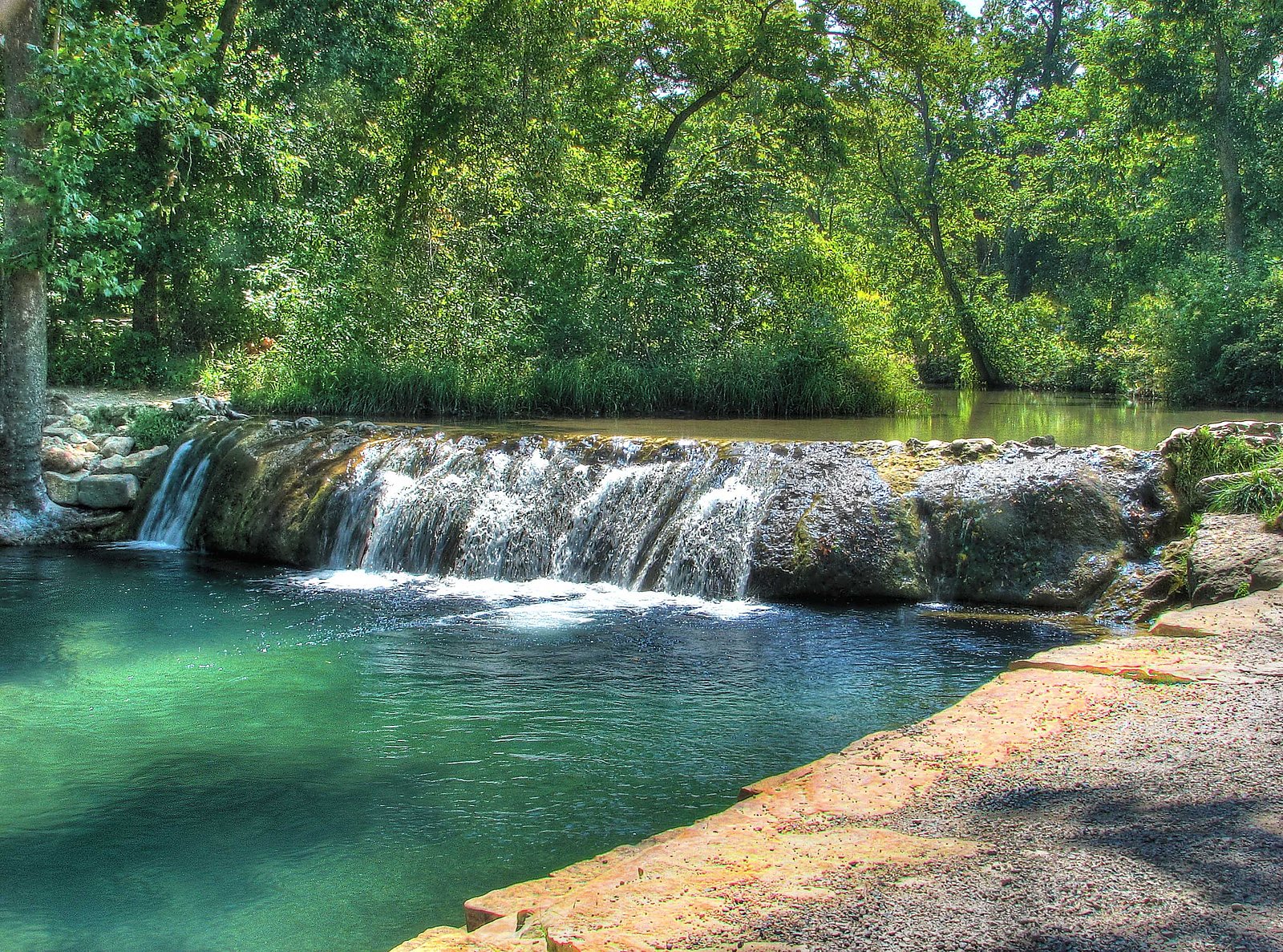 Cave Island Falls waterfall