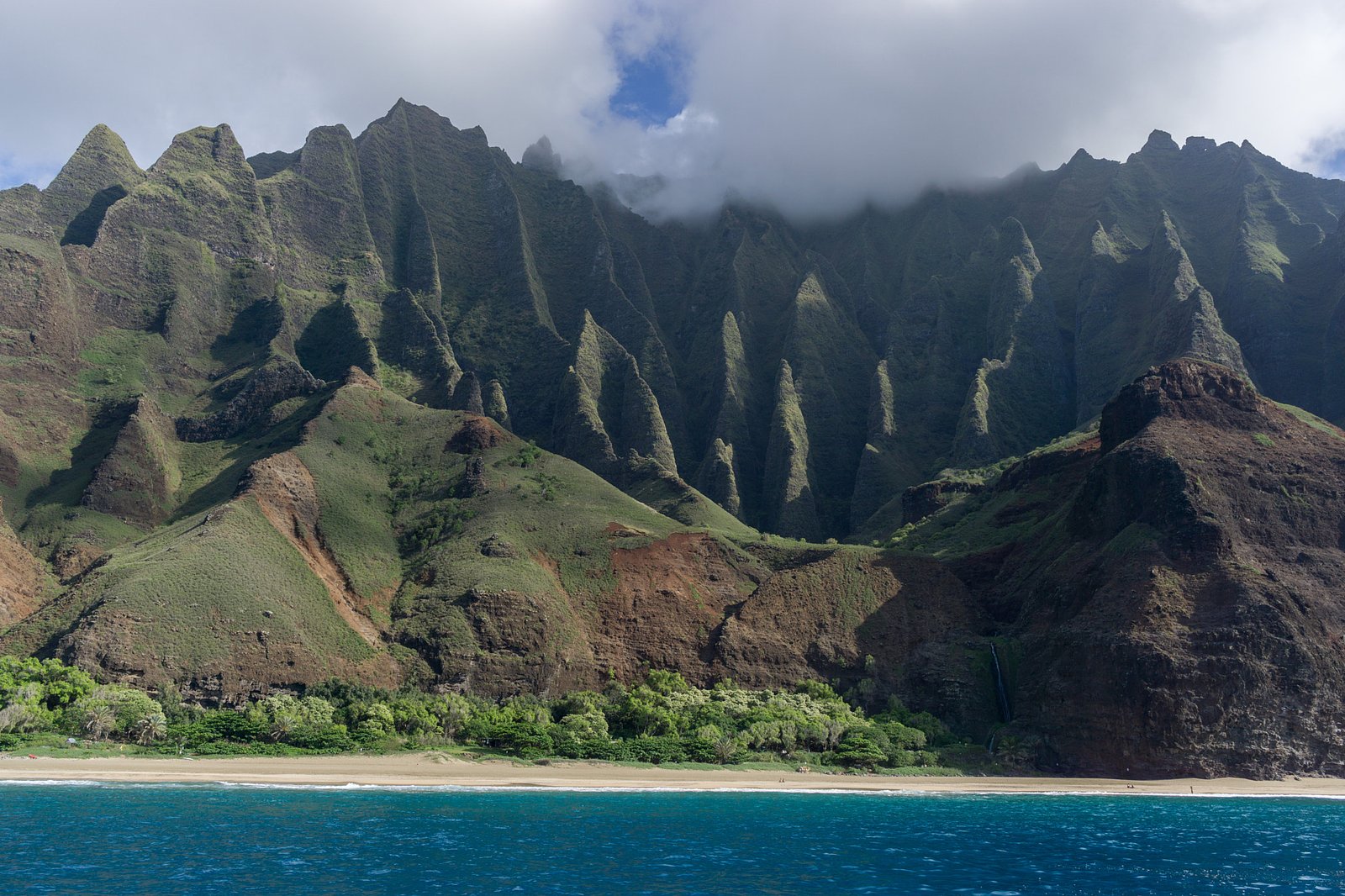 Hoʻoleʻa Falls waterfall