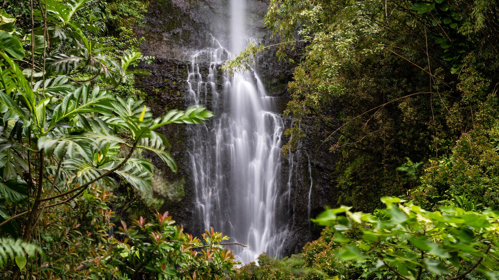 Kanahualiʻi Falls waterfall