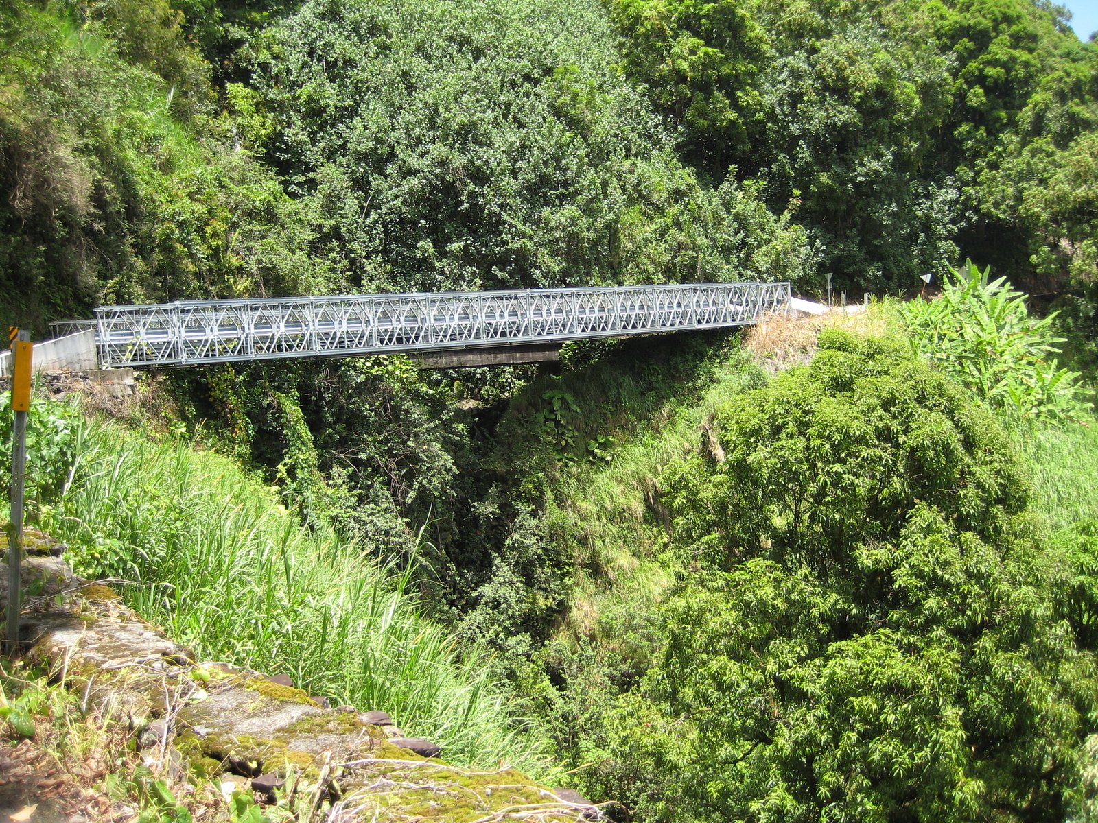 Kanahualiʻi Falls waterfall