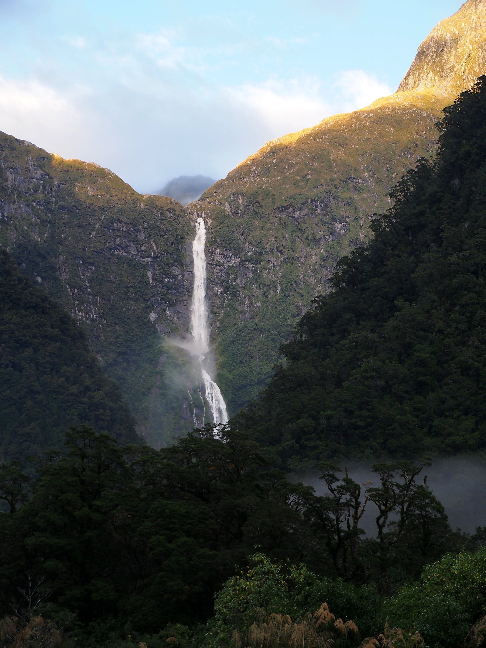Sutherland Falls waterfall